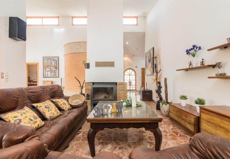 Reventa - Villa -
Elche - Corte Ingles