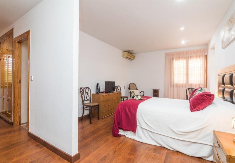 Reventa - Villa -
Elche - Corte Ingles