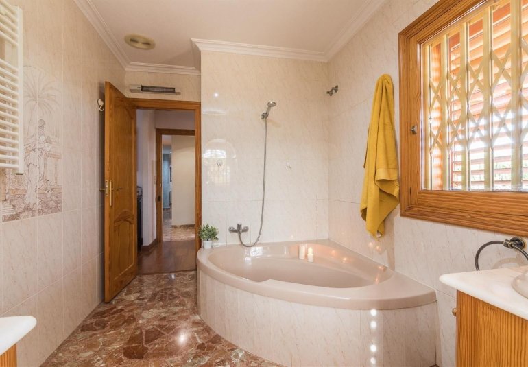 Reventa - Villa -
Elche - Corte Ingles