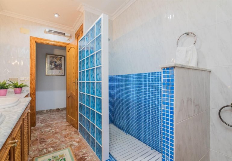 Reventa - Villa -
Elche - Corte Ingles