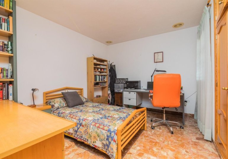 Reventa - Villa -
Elche - Corte Ingles