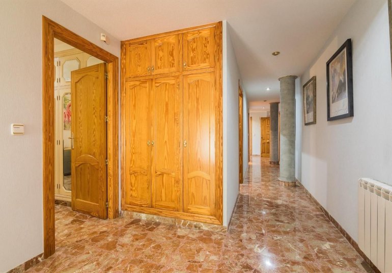 Reventa - Villa -
Elche - Corte Ingles