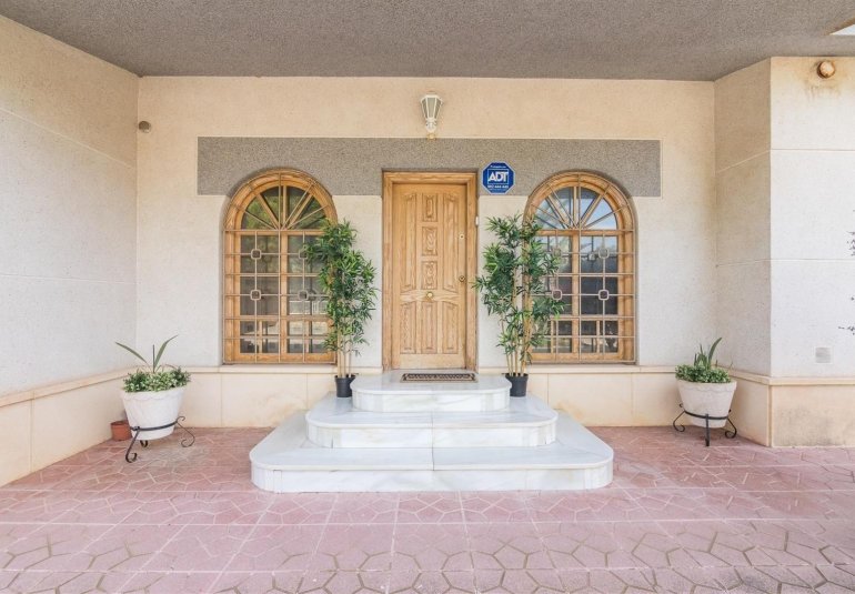 Reventa - Villa -
Elche - Corte Ingles