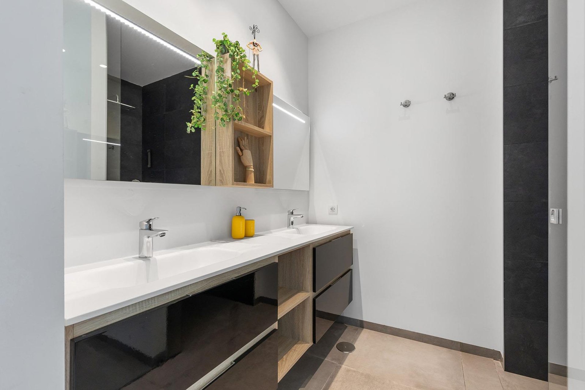 Reventa - Villa -
Orihuela Costa - Las Colinas Golf