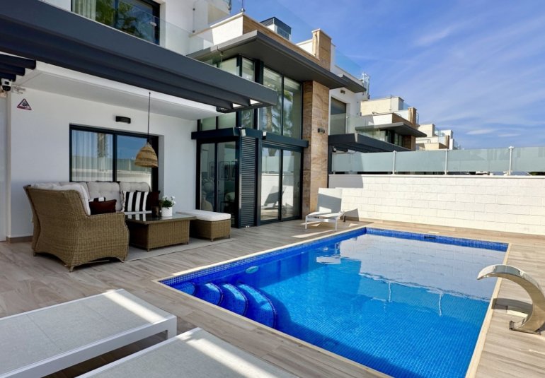 Reventa - Villa -
Orihuela Costa - Lomas de Cabo Roig