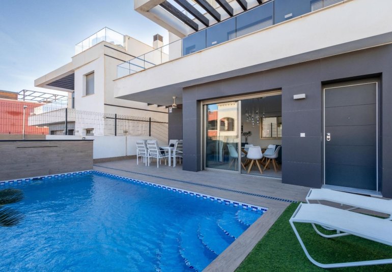 Reventa - Villa -
Orihuela Costa - PAU 26