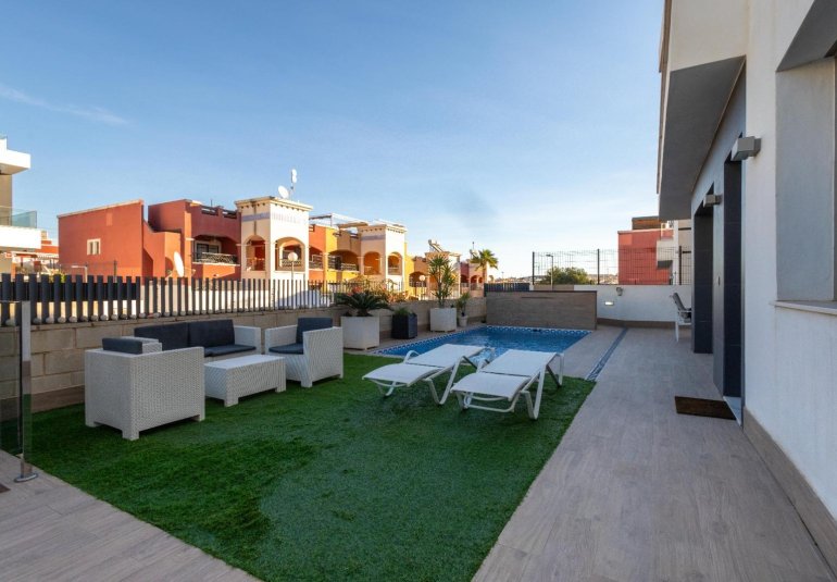 Reventa - Villa -
Orihuela Costa - PAU 26