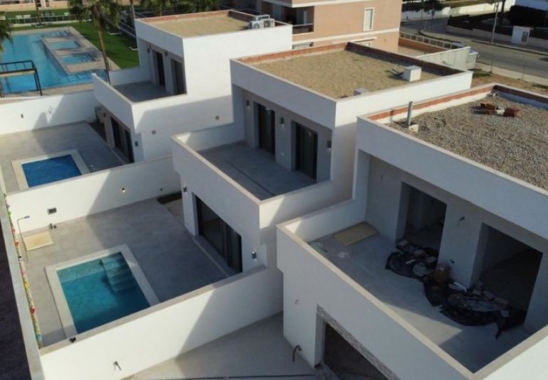 Reventa - Villa -
Orihuela Costa