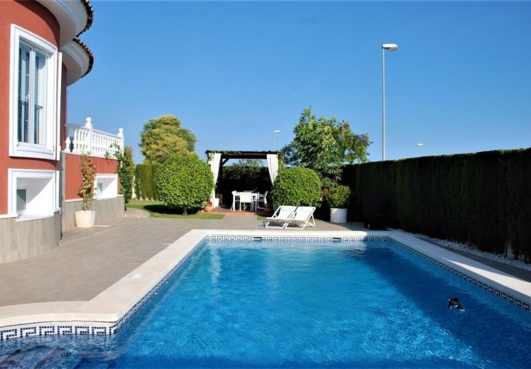 Reventa - Villa -
Rojales - Centro de la Ciudad Quesada