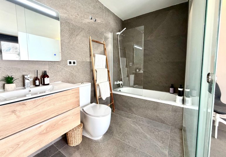 Reventa - Villa -
San Miguel de Salinas - Bellavista