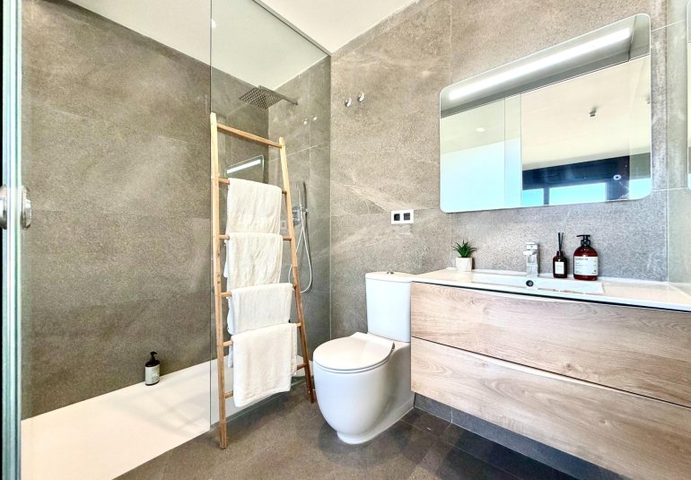 Reventa - Villa -
San Miguel de Salinas - Bellavista