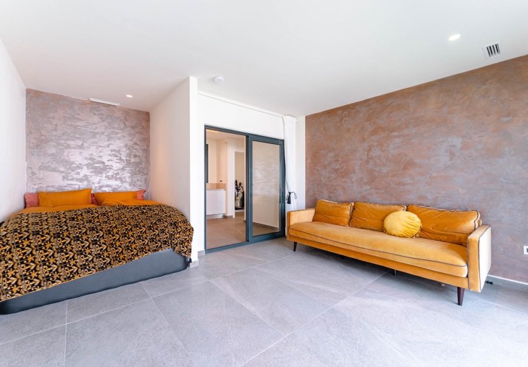 Reventa - Villa -
San Miguel de Salinas - Bellavista