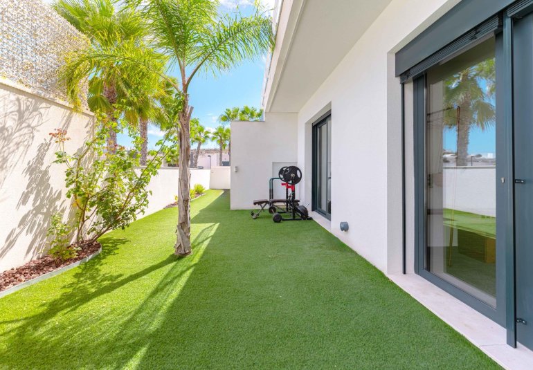 Reventa - Villa -
San Miguel de Salinas - Bellavista