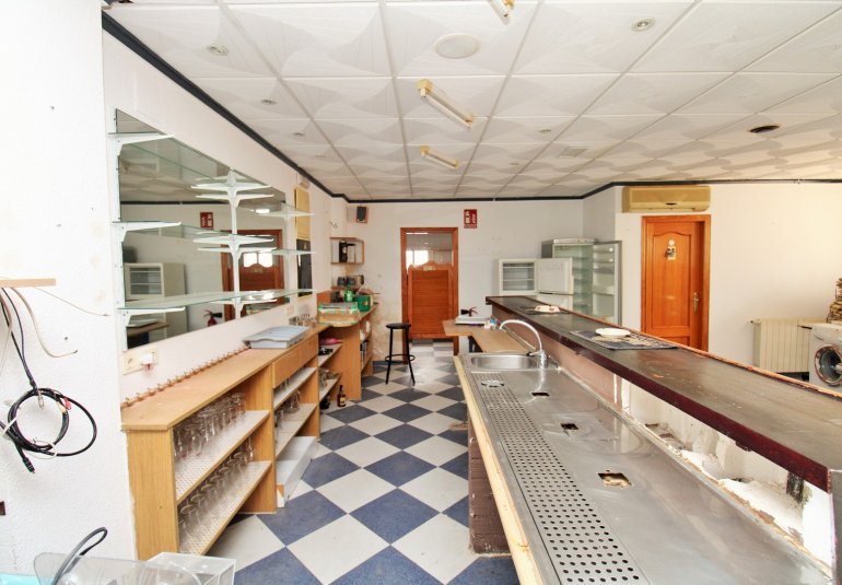 Revente - Commercial -
Villamartin