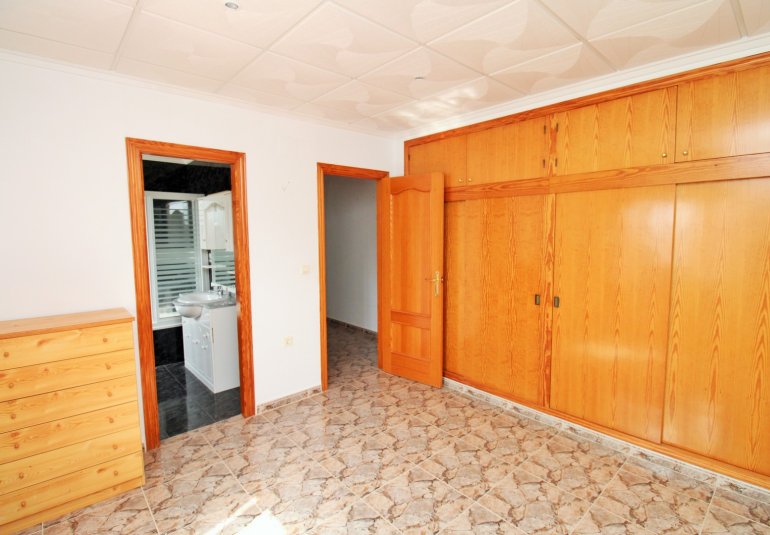 Revente - Commercial -
Villamartin