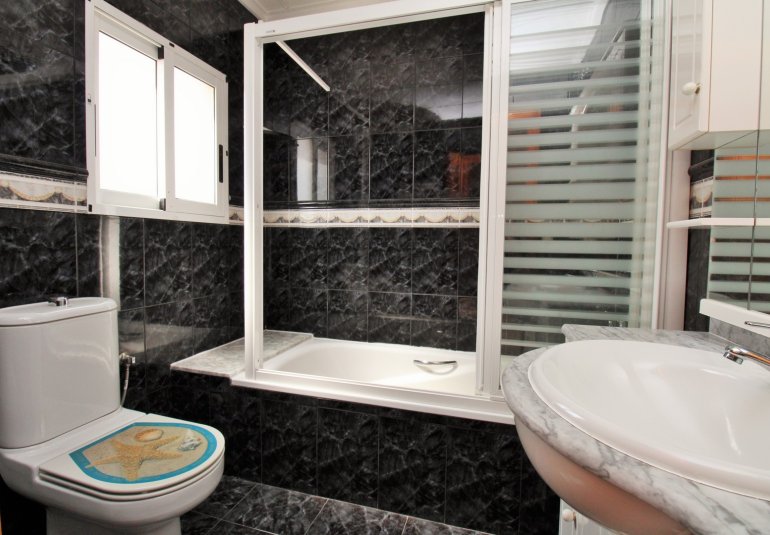 Revente - Commercial -
Villamartin