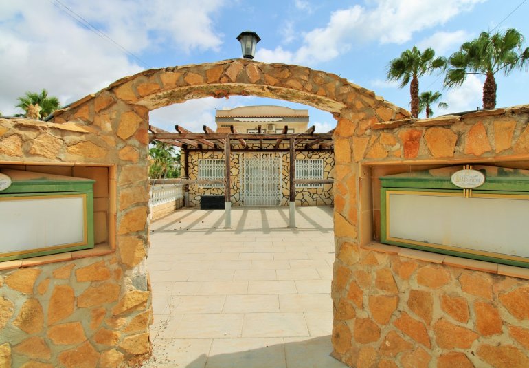 Revente - Commercial -
Villamartin