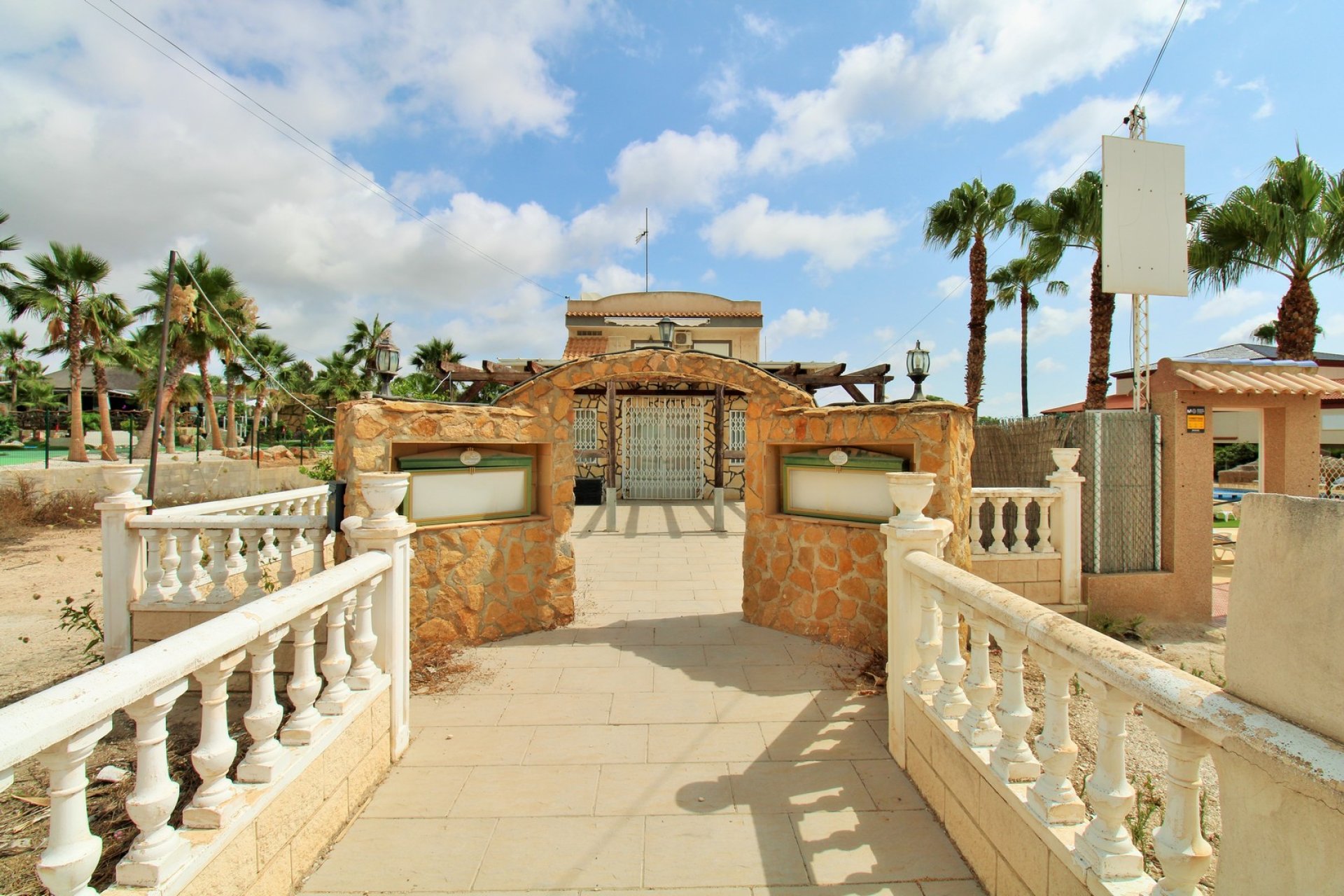 Revente - Commercial -
Villamartin