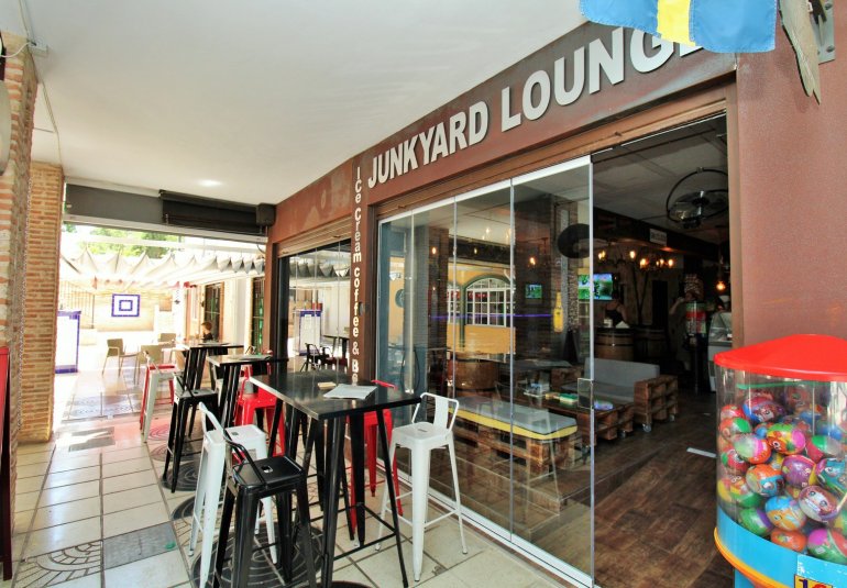 Revente - Commercial -
Villamartin