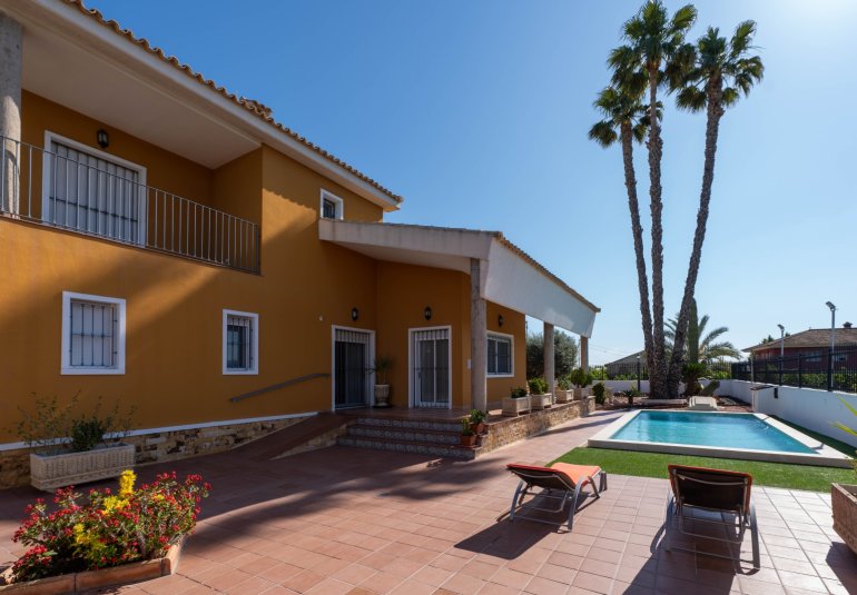 Revente - Finca -
Orihuela