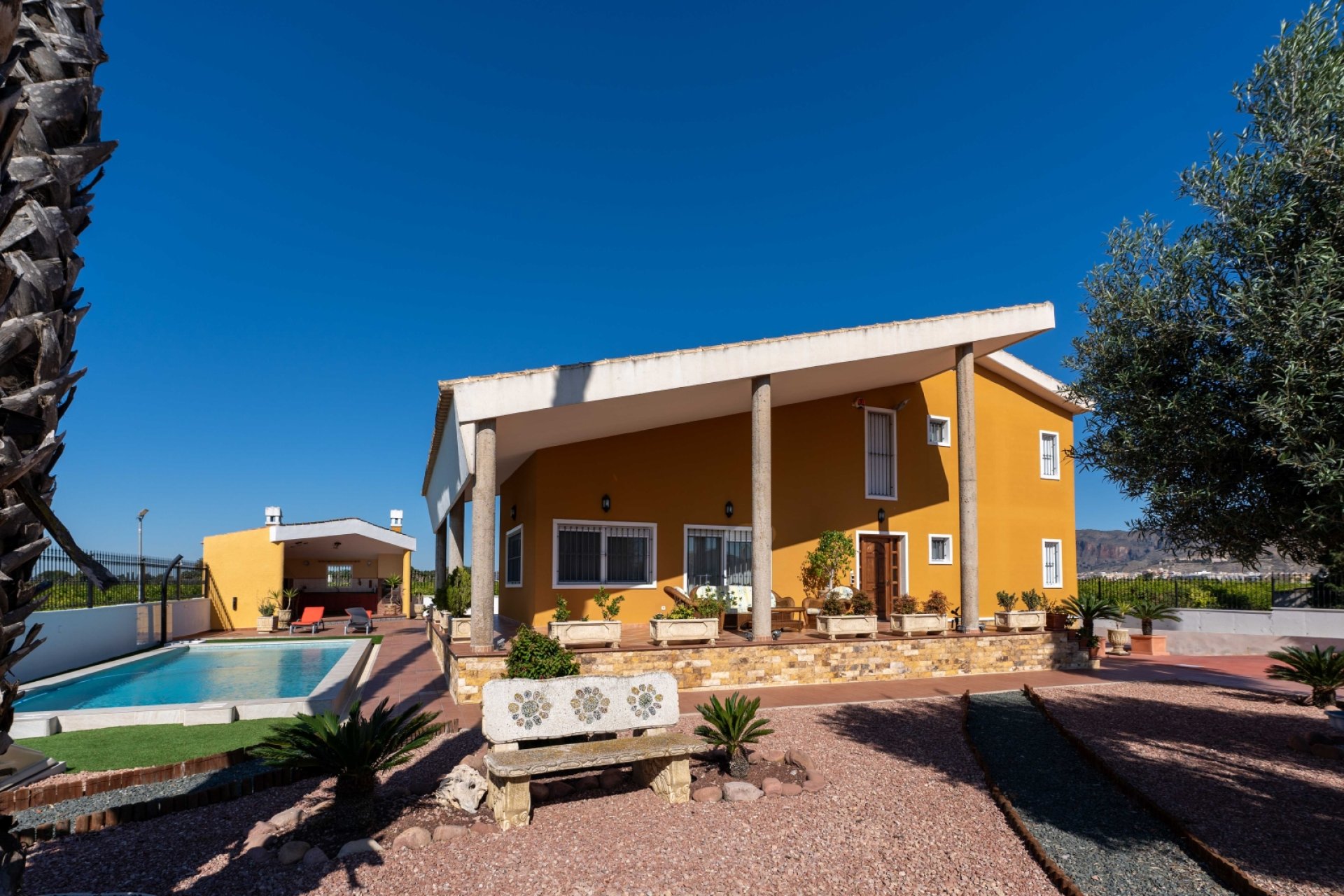 Revente - Finca -
Orihuela