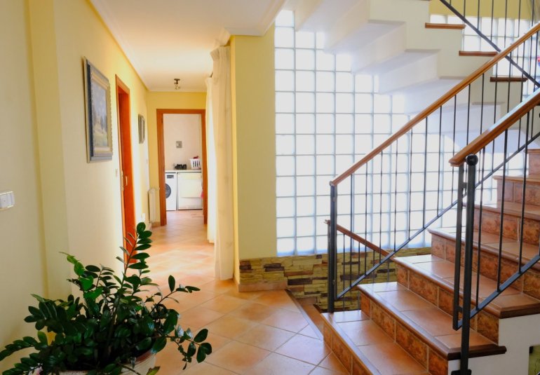 Revente - Finca -
Orihuela