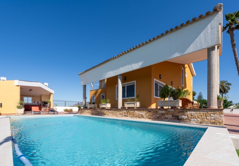 Revente - Finca -
Orihuela