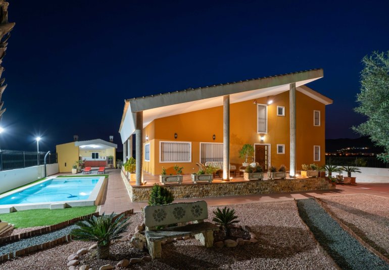 Revente - Finca -
Orihuela