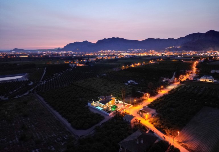 Revente - Finca -
Orihuela