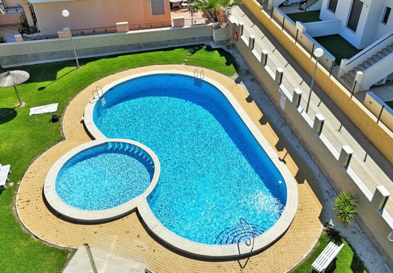 Revente - Maison de ville -
Villamartin