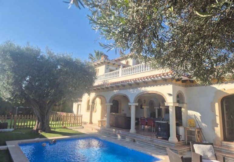 Verhuur Korte Termijn - Villa -
Cabo Roig