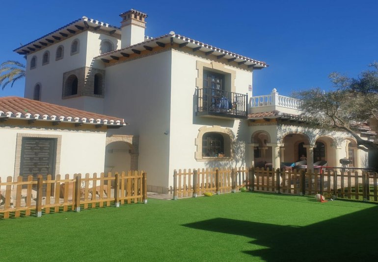 Verhuur Korte Termijn - Villa -
Cabo Roig