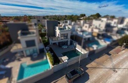 Villa - Reventa - San Miguel de Salinas -
                Bellavista