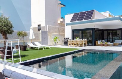 Villa - Reventa - San Miguel de Salinas -
                Bellavista